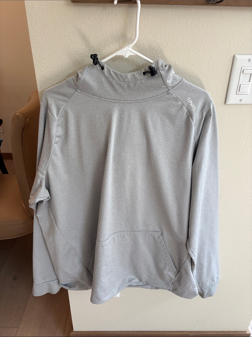 UNRL Light Gray Men's Crewneck Pullover Sweater